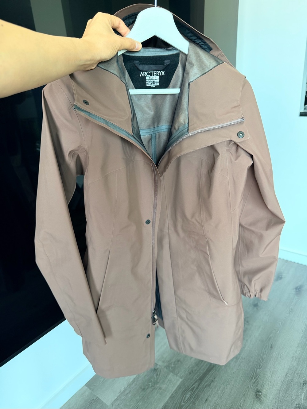 Arc'teryx Women's  Brown Waterproof raincoat  Jacket XS